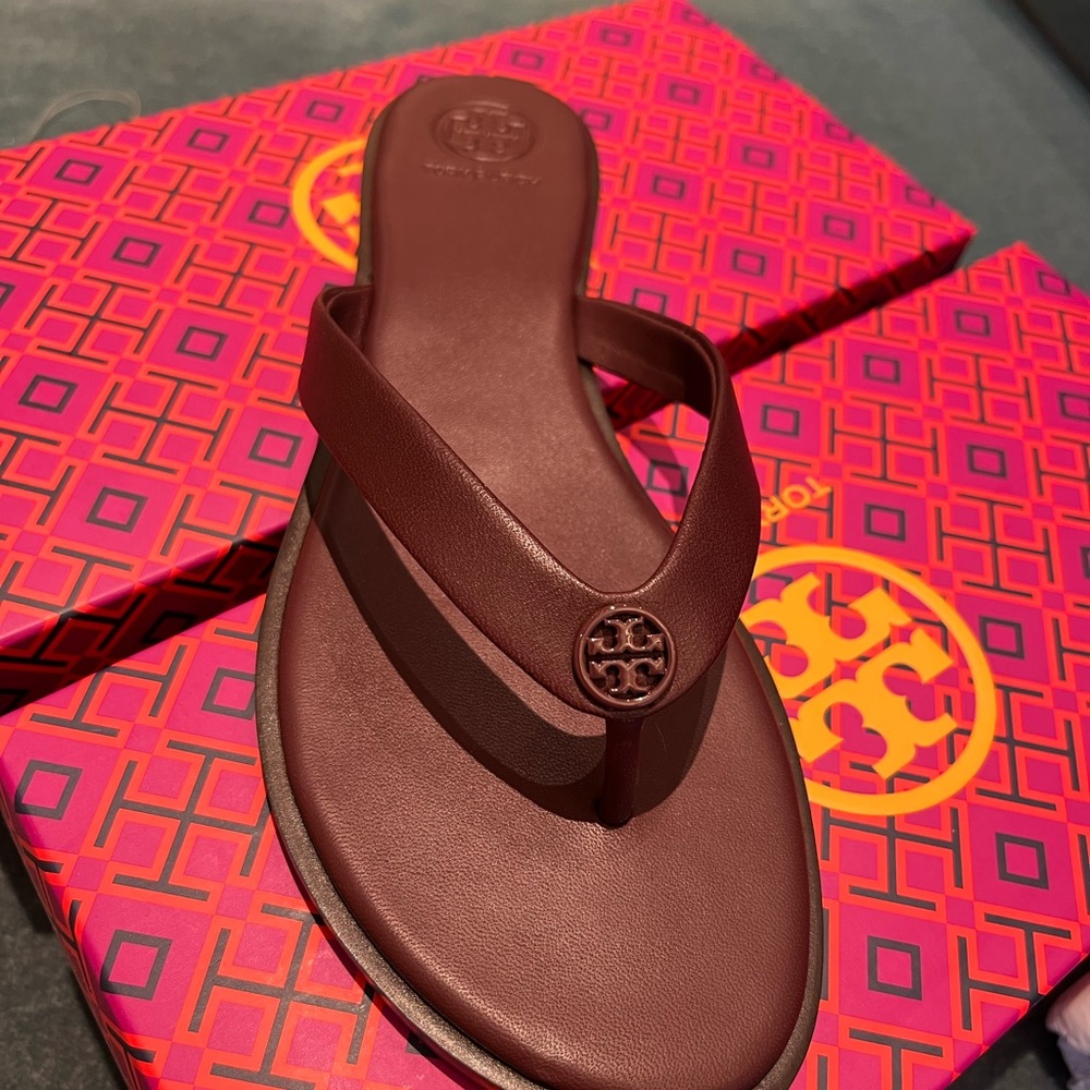 NIB Tory Burch Benton Thong Sandals Size 8 New Claret - Picture 2 of 10